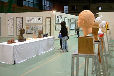  5日まで加茂市民体育館で開かれている第41回加茂市美術展