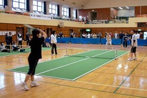 三条市で第3回中越地区バウンドテニス大会、約100人が汗を流す