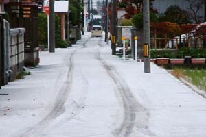 19日の三条市は昨年より1日遅く初雪を観測