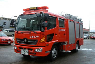 三条市消防本部南分遣所に配備した新しい化学消防車