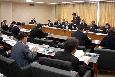 1日開かれた三条市の12月定例会の提出議案概要説明会