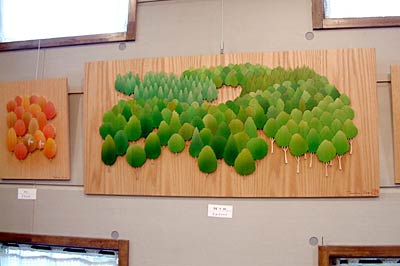 縦45cm、横90cmの大型のレリーフ