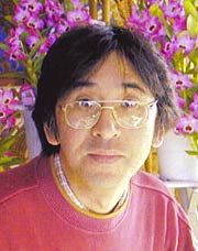 作家の新井敏雄さん