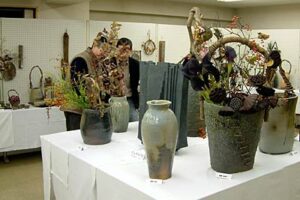 13、14日と燕市の「陶遊会」が第7回作品展。ぽったりー倶楽部の作品も展示