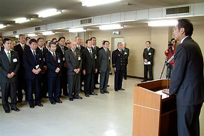 三条庁舎で年末のあいさつを行う国定三条市長