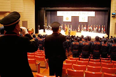 燕市文化会館で行われた平成21年燕市消防出初式の式典