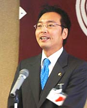 年頭のあいさつを述べる国定市長
