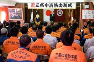 1年の無災害に願いを込めて三条市で出初め式