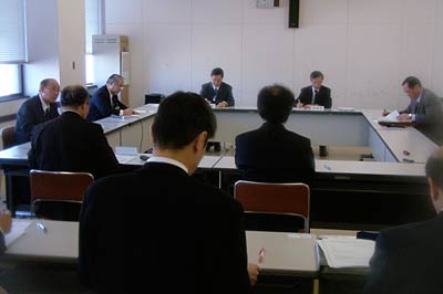 14日開かれた「県央地域中核病院整備に向けた関係市町村長意見交換会」に基づく関係部課長会議
