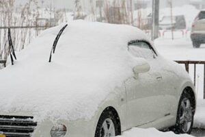 16日も未明から雪が降り、三条市の積雪は27センチに