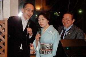 三条市の作詞家牛腸昌弘さん作詞の『想いでの町三條よ』発売に向けて歌い手の黒岩安紀子さんとともに新曲発表会