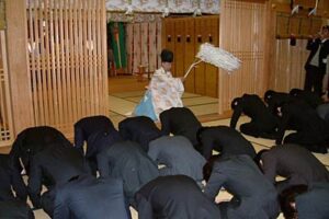 三条エコノミークラブが昨年に続いて新年祈願とともに臨時総会を行って新年度スタート