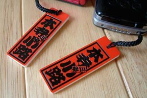 三条市・本寺小路元気プロジェクトで飲食代を5%割り引く「千社札型ストラップ」販売