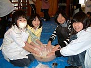 そば粉をこねる自動