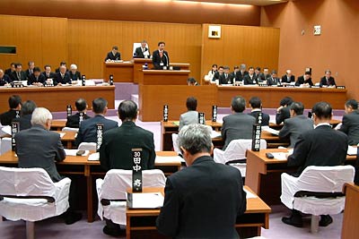 16日開かれた三条市議会の臨時会