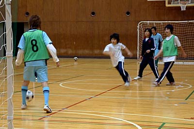 下田体育館で開かれている「エンジョイサッカー会」