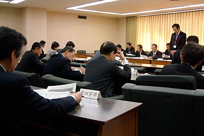 19日開かれた三条市の平成21年度当初予算概要説明会