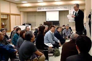 26日開かれた三条市の「農商工をつなぐニューツーリズムフォーラム」、しおざわ版ダッシュ村の小野塚村長の講演