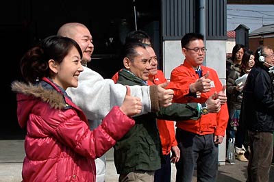 出演者で並んで記念撮影