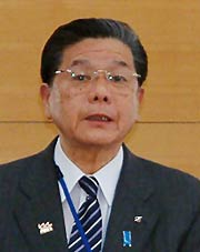 施政方針演説を行う小林市長