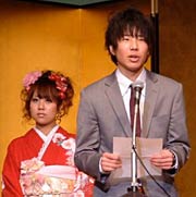  二十歳の決意を述べる白井さんと熊谷さん