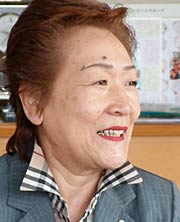 「スナックマンマ」の大火からの復興を笑顔で話す五十嵐さん