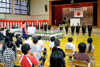 三条市大島小学校で行われた平成20年度・第62回卒業証書授与式