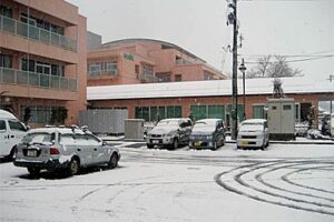「しただブログ」に掲載された26日の雪で三条市下田地区、医療法人社団しただ・社会福祉法人しただ前を白くした雪のようす