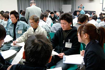 建築現場で働く101人が受講したハンズワタベの現場マナー講習会