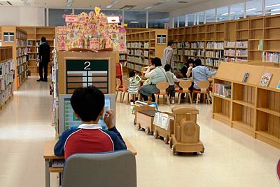 18,000冊の蔵書の図書館
