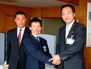 ジュニア五輪モーグル3位の下田中3年目黒君が三条市長を表敬