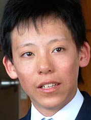 市長と話す目黒君