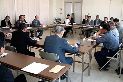 1日開かれた燕市夏まつり連絡協議会のことし1回目の会議