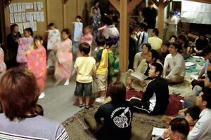 燕・戸隠神社の春祭りに向けて万灯組の練習が始まる