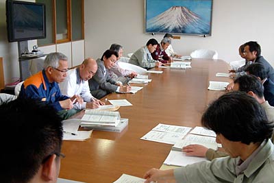 三条市が16日開いた新型インフルエンザ策本部員連絡会議