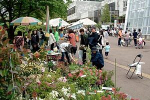16、17日と三条市保内公園で開かれている春の保内公園まつり