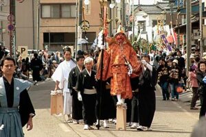 三条まつり大名行列は昨年を2,000人上回る4.8万人の人出