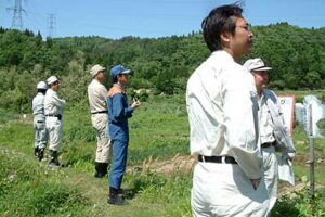 18日行われた三条市の危険カ所巡視、荒沢地内の堤防