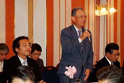 第5回三条夏まつり協賛会会長の渡辺三条商工会議所会頭、その左は名誉会長の国定三条市長