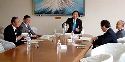 26日開かれた県央広域市町村圏協議会で同協議会の廃止を決定