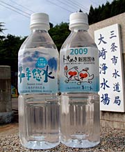 おとな先着1,500人にプレゼントする「千年悠水」