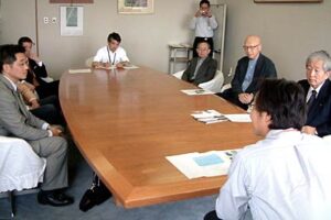 河川改修に伴って三条市の市街地の景観を考える「五十嵐川と街並み景観を考える会」が市長に提言書を提出