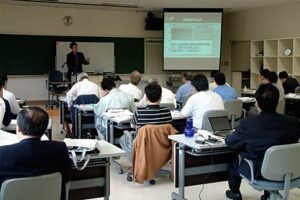 新潟大学MOTと包括業務連携協定を結ぶ中小企業大学校三条校で新大派遣講師による「経営トップセミナー」