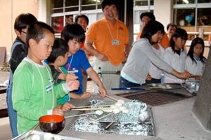 燕三条JCを昨年で卒業した会員が中心の「寺子屋つばさ実行委員会」が小学生の参加を募って「第2回食育学校～ぼくらの空腹体験」