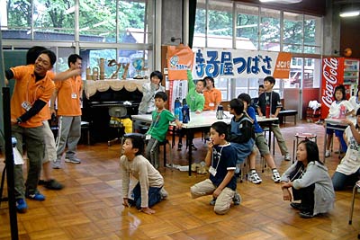 夕食前はゲームに熱中