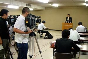 三条市内の男性が県内2人目の新型インフルエンザの感染者に、三条市は対策本部会議を招集、緊急記者会見も