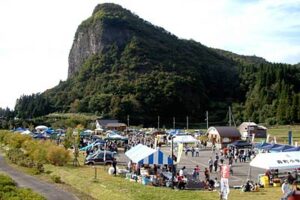 昨秋に続いて27、28日と「三条クラフトフェア in 八木ヶ鼻」、県内最大規模の全国から137店が出店