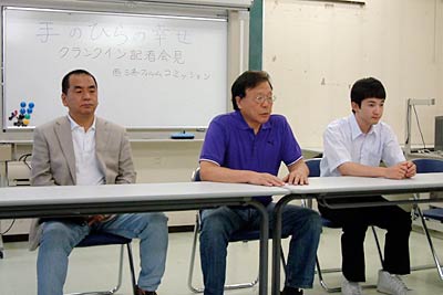 記者会見で左から佐藤プロデューサー、加藤監督、浅利さん