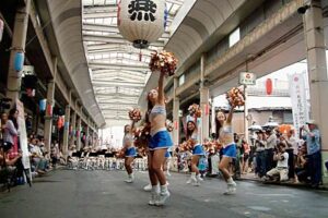 飛燕まつり開幕、雨でパレードを中止するも燕1000人みこしやよさこいソーランは近年では最大規模