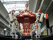 出発を待つみこし